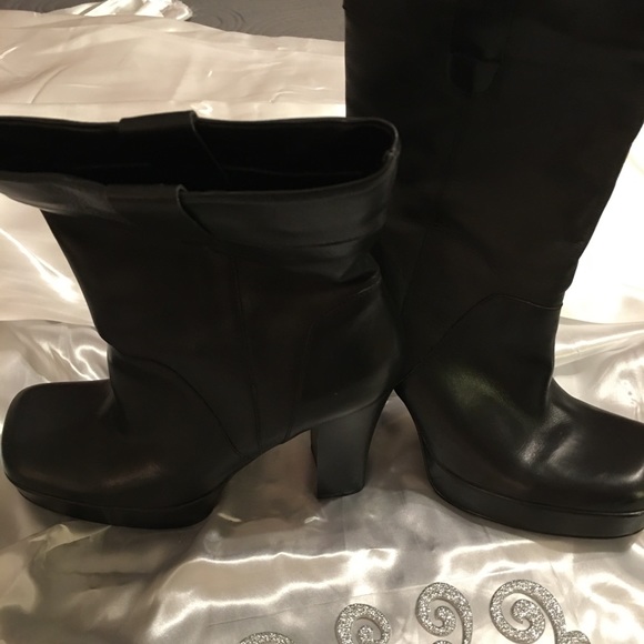 Boots - Picture 3 of 7